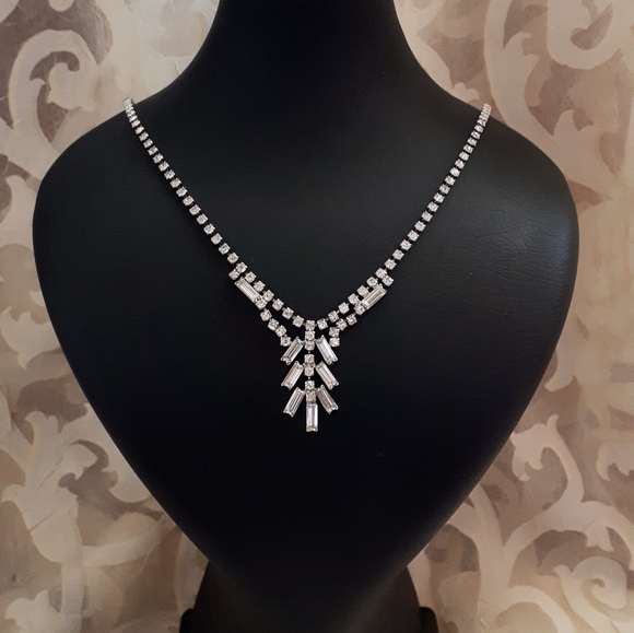 Vintage silver tone, clear rhinestones short lengt - Picture 4 of 10